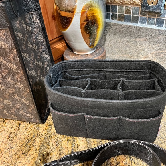 Coach Field Tote in Horse and Carriage pattern canvas and leather - Picture 7 of 8